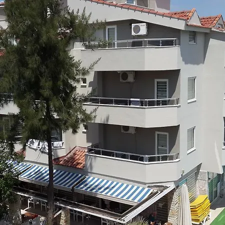 迈拉酒店 马尔马里斯