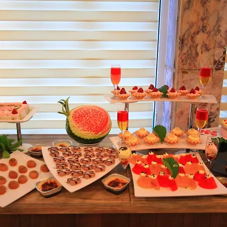 迈拉酒店 马尔马里斯