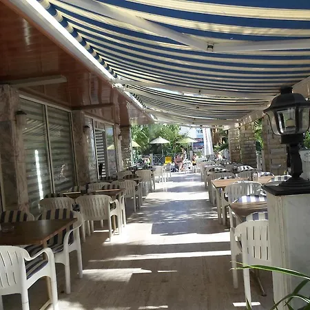 迈拉酒店 马尔马里斯